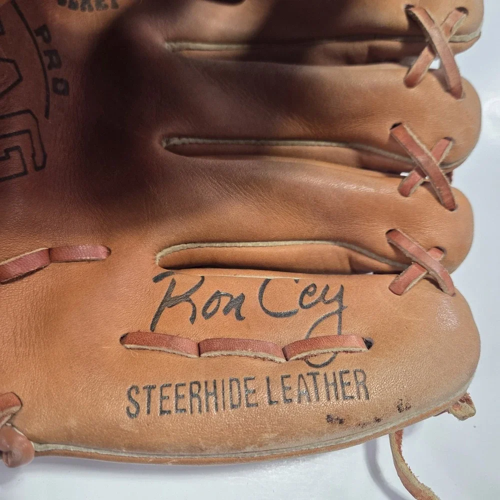 Youth MacGregor K2379 Ron Cey Pro Mag Right Hand Throw Baseball Glove 11.5